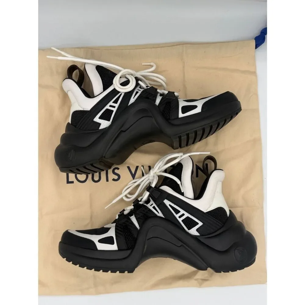 Louis Vuitton excellent without